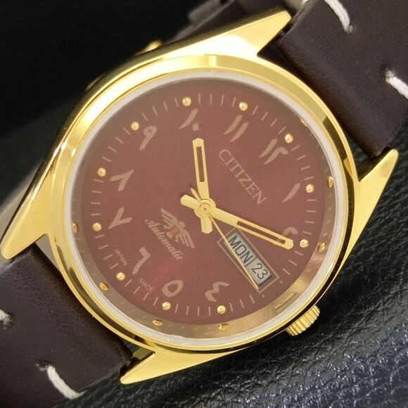 Vintage 1974 Arabic Citizen Automatic Mens Gold Watch W/daydate & Red accents - Picture 1 of 10